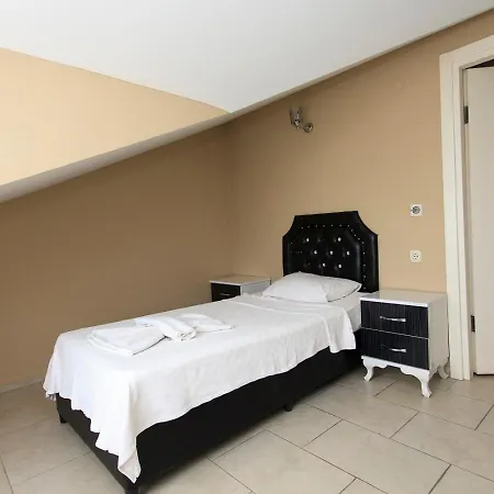Peace Hotel 2*